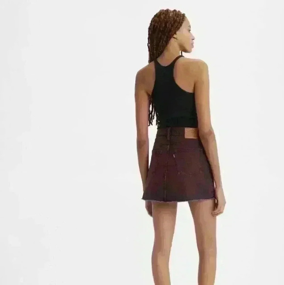 LEVI'S | Women's Cherry Cordial  Mid-rise Cotton Jean Mini Skirt - Picture 2 of 8